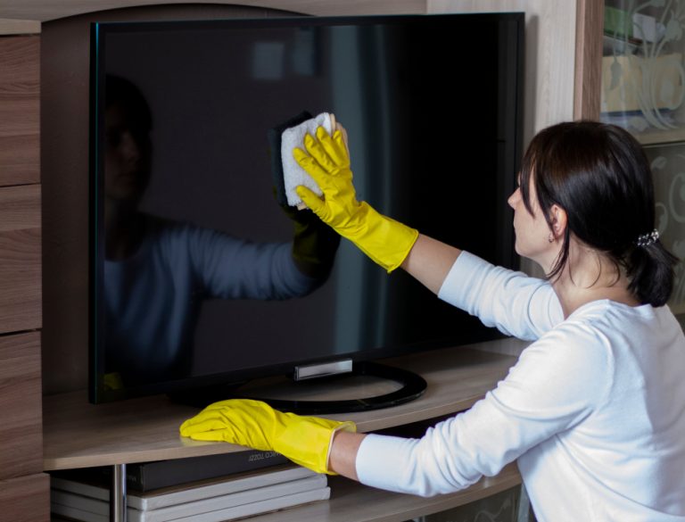 How to Clean TV Screen the Right Way – A Guide for 2024
